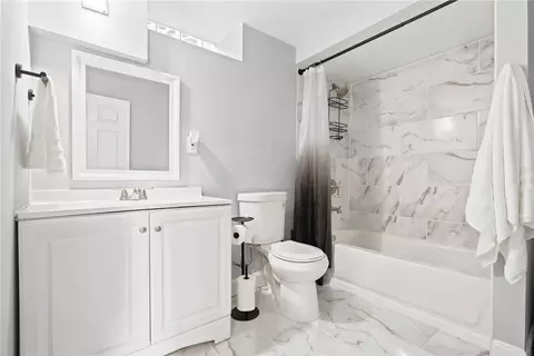 Bath - 17 E Willock Rd, Pittsburgh, PA 15227 photo 3 of 3