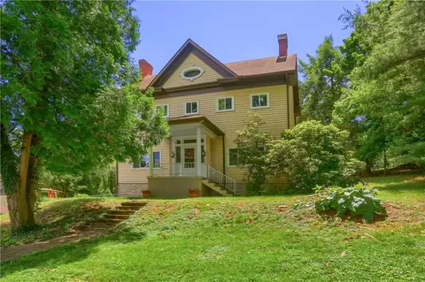 201 Center Ave, Oakdale, PA 15071