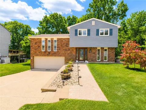 111 Crestwood Dr, Pittsburgh, PA 15237