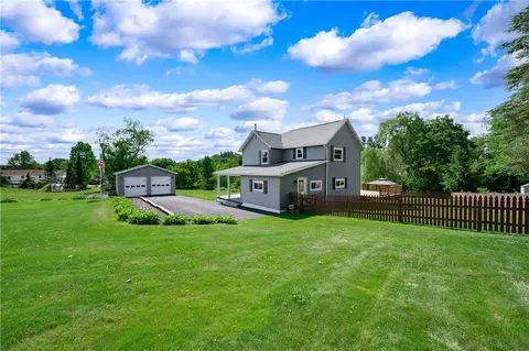 214 Willow Run Dr, Butler, PA 16001
