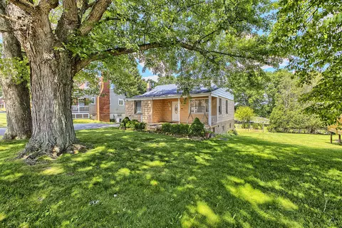 608 Wyandotte, North Huntingdon, PA 15642