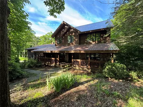 2304 S Ridge Dr, Hidden Valley, PA 15502