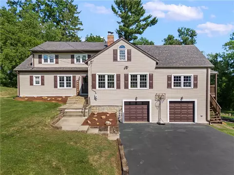 860 E Mcmurray Rd, Venetia, PA 15367