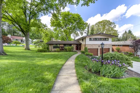 401 Kurt Dr, Pittsburgh, PA 15243