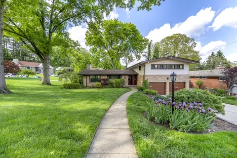 401 Kurt Dr, Pittsburgh, PA 15243