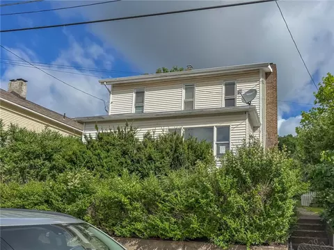 220 W 10th Ave, Tarentum, PA 15084