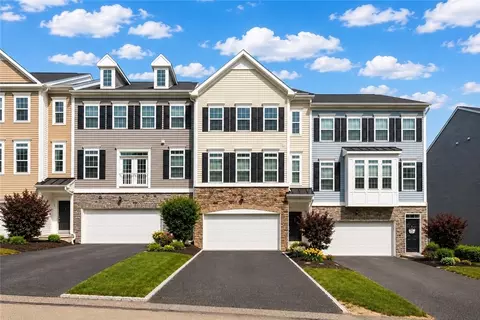 31 Hawthorne Dr, Washington, PA 15301