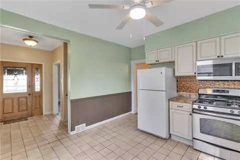 Entry Way - 54 First St, Irwin, PA 15642 photo 2 of 4