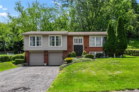 2907 Kings Mill Rd, Bethel Park, PA 15102