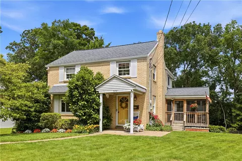 328 Canterbury Dr, Pittsburgh, PA 15238