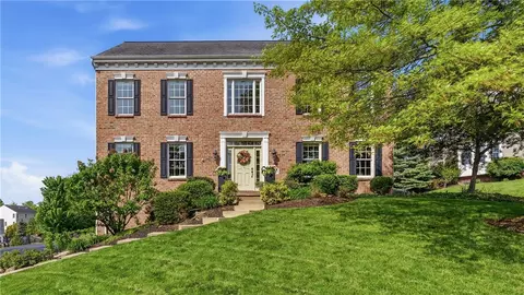234 Molly Dr, Canonsburg, PA 15317