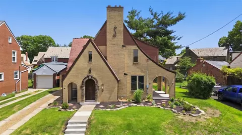 813 Locust Street Ext, New Kensington, PA 15068