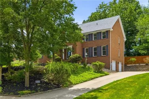 2450 Dogwood Dr, Wexford, PA 15090