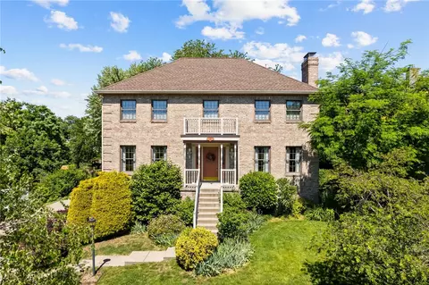 137 Field Club Dr, Mckees Rocks, PA 15136