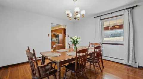 Dining - 905 Watt Rd, Apollo, PA 15613 photo 1 of 2