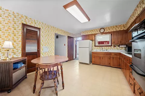 Kitchen - 905 Watt Rd, Apollo, PA 15613 photo 3 of 3