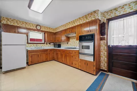 Kitchen - 905 Watt Rd, Apollo, PA 15613 photo 2 of 3