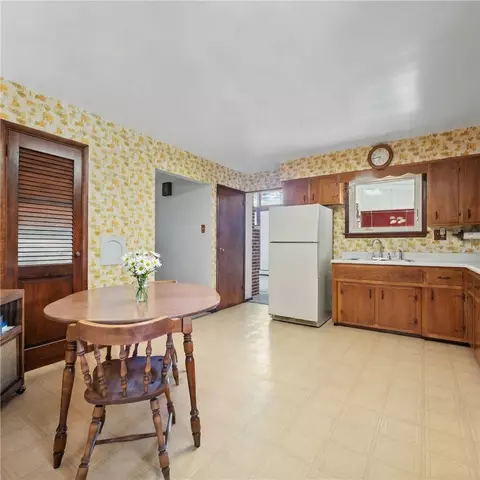 Kitchen - 905 Watt Rd, Apollo, PA 15613 photo 1 of 3