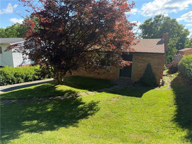 1677 Dunluce Dr, Pittsburgh, PA 15227