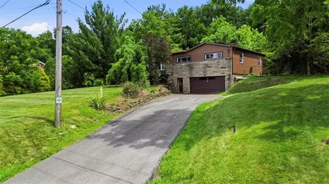 452 E Mcmurray Ct, Canonsburg, PA 15317