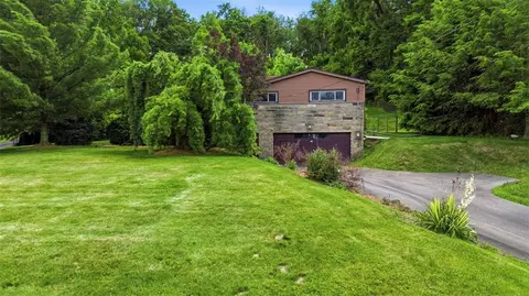 452 E Mcmurray Ct, Canonsburg, PA 15317