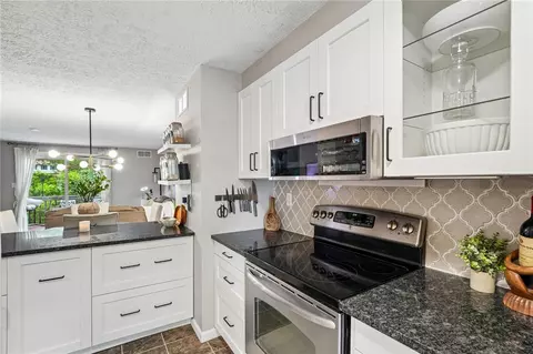 Kitchen - 435 Brookside Ct, Seven Fields, PA 16046 photo 3 of 5