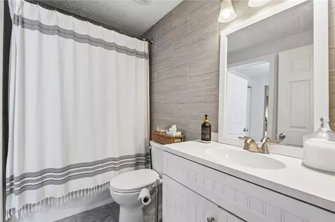 Bath - 435 Brookside Ct, Seven Fields, PA 16046 photo 4 of 4