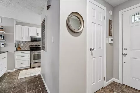 Entry Way - 435 Brookside Ct, Seven Fields, PA 16046 photo 2 of 6