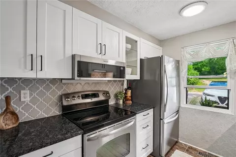 Kitchen - 435 Brookside Ct, Seven Fields, PA 16046 photo 1 of 5