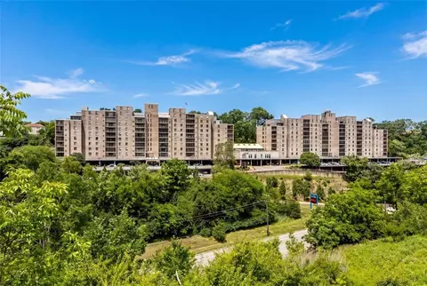 2160 Greentree Rd #807W, Pittsburgh, PA 15220