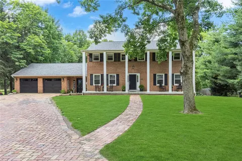 960 Edgewood Rd, Beaver Falls, PA 15010