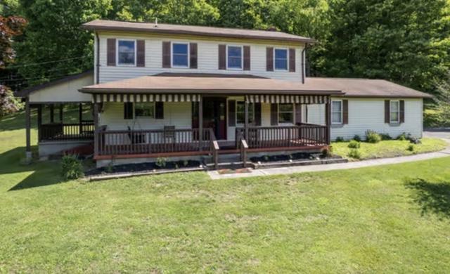 567 Leasure Ln, Tarentum, PA 15084
