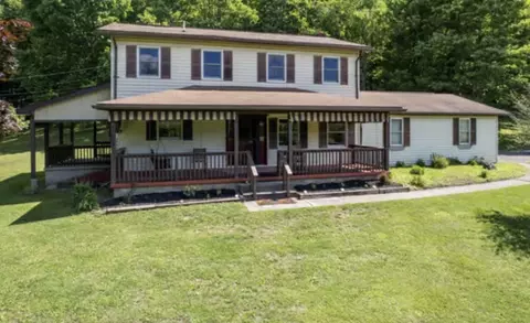 567 Leasure Ln, Tarentum, PA 15084