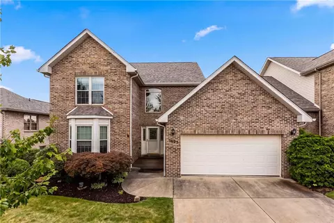 1027 Blackthorne Dr #A, Jeannette, PA 15644