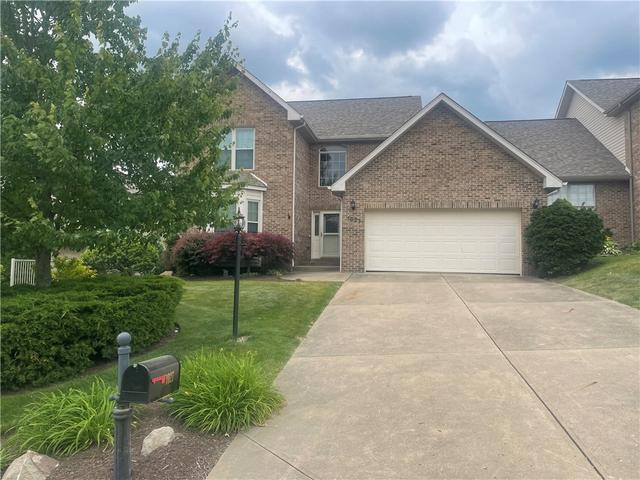 1027 Blackthorne Dr #A, Jeannette, PA 15644