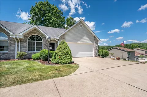 228 Country View Dr, Lower Burrell, PA 15068
