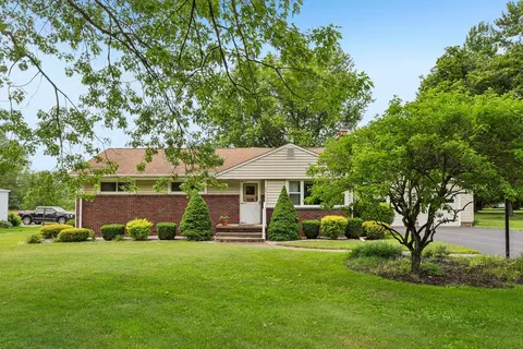 25 George Junior Rd, Grove City, PA 16127