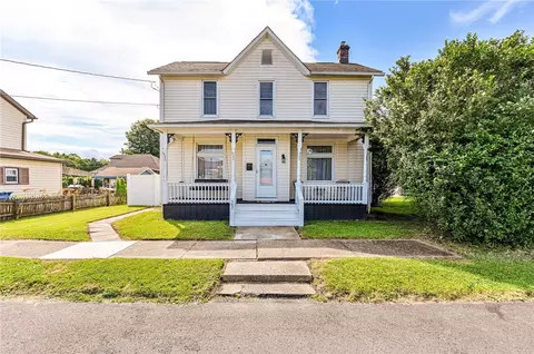 27 Oak St, Latrobe, PA 15650