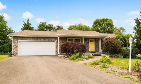 229 Wallace Cir, New Castle, PA 16101