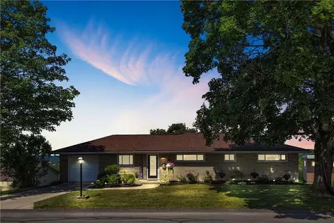 930 Crestview Dr, Ellwood City, PA 16117