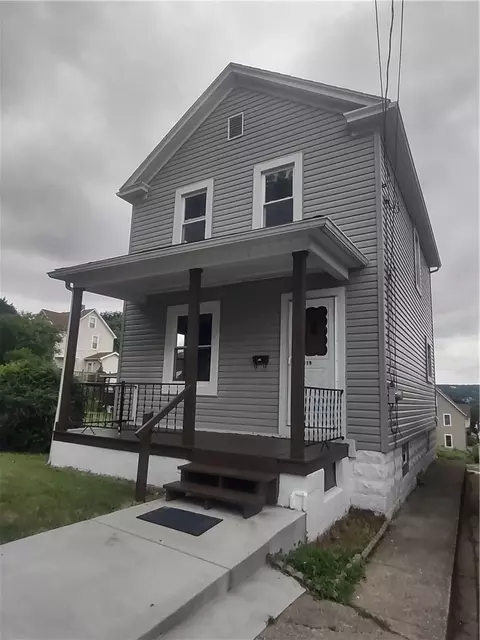 516 Division Ave, Ellwood City, PA 16117