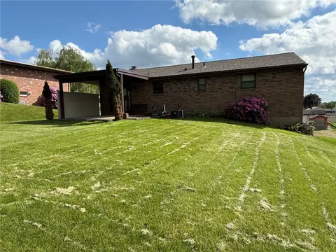 2805 Knights Ct, New Kensington, PA 15068