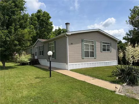 111 Terra Dr, Valencia, PA 16059