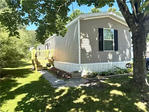 13 Holly Hill Dr, Freedom, PA 15042