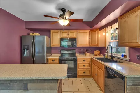 Kitchen - 267 Thorn Run Rd, Export, PA 15632 photo 3 of 4