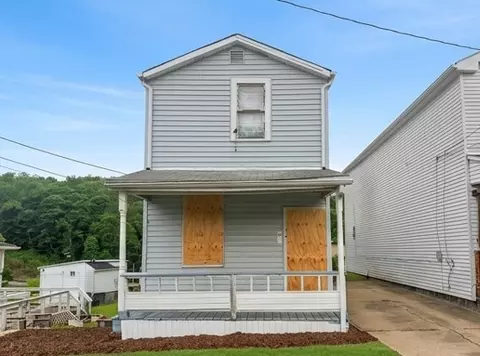 3 Short St, Finleyville, PA 15332