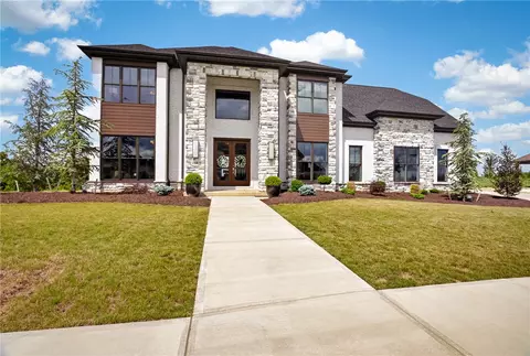 218 Loganbridge Dr, PA 15367
