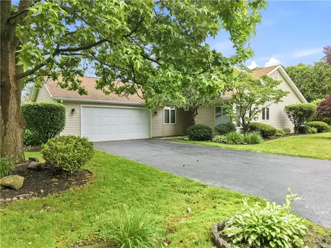 187 Jonathan Pl, Hermitage, PA 16148
