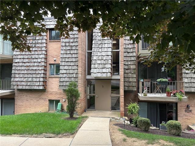 915 Forest Green Dr, Moon Twp, PA 15108