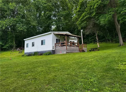 129 Old Farm Ln, East Brady, PA 16028